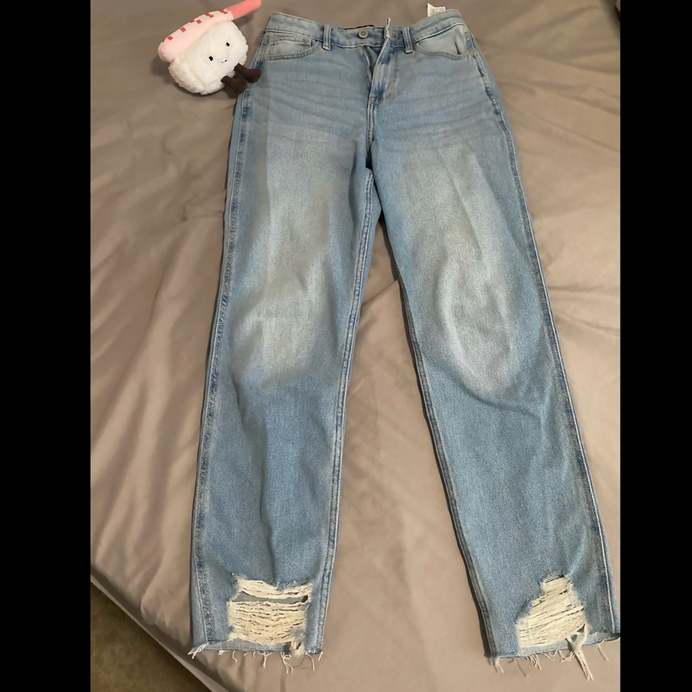 Hollister Ultra High Rise Light Blue Mom Jean, Vintage Stretch